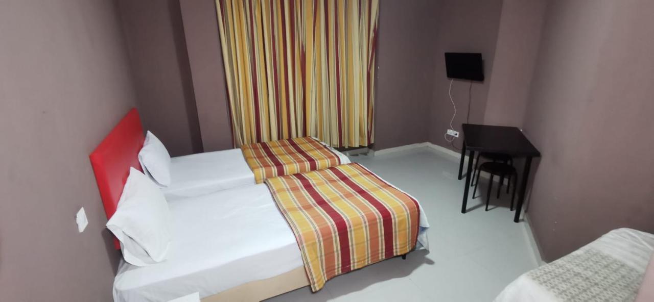 Hostal Gracia Torrejon de Ardoz Exterior photo